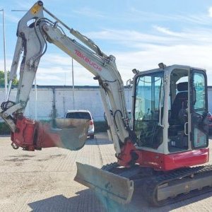 foto 4t minibagr tilt svahovka Takeuchi TB335