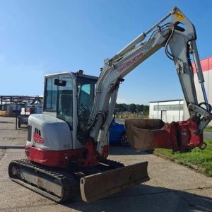 foto 4t minibagr tilt svahovka Takeuchi TB335